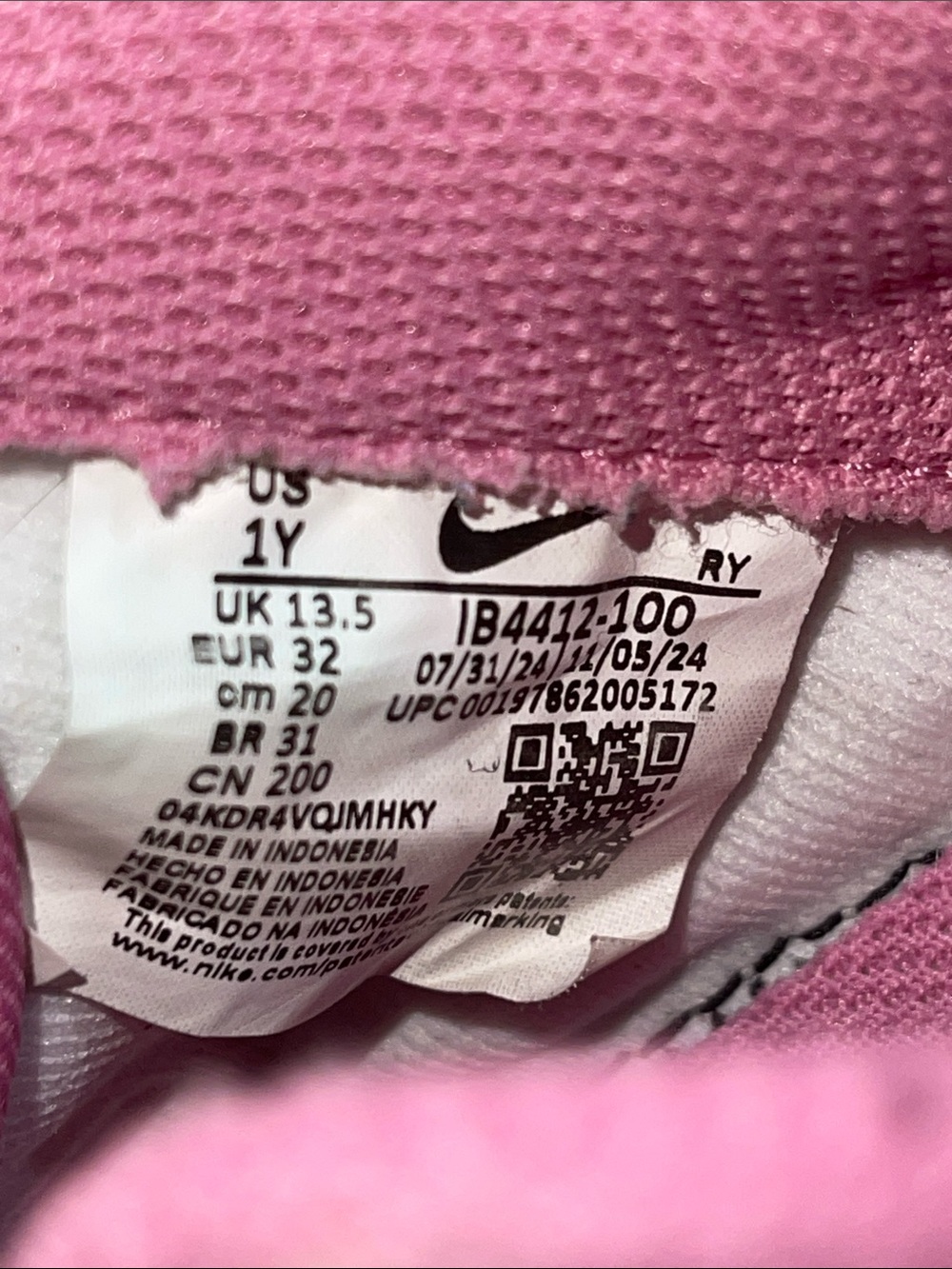 Nike Air Force 1 White and Pink Low-Top Sneakers - Picture 9 of 9
